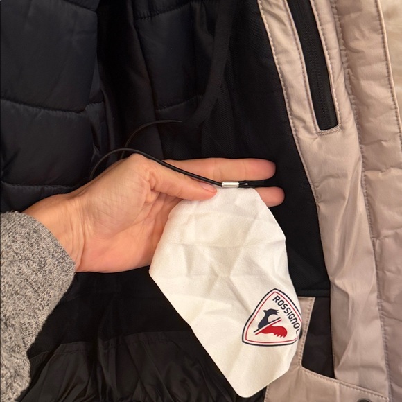 Rossignol Women's Beige Ski Jacket with Black Details - Picture 4 of 10